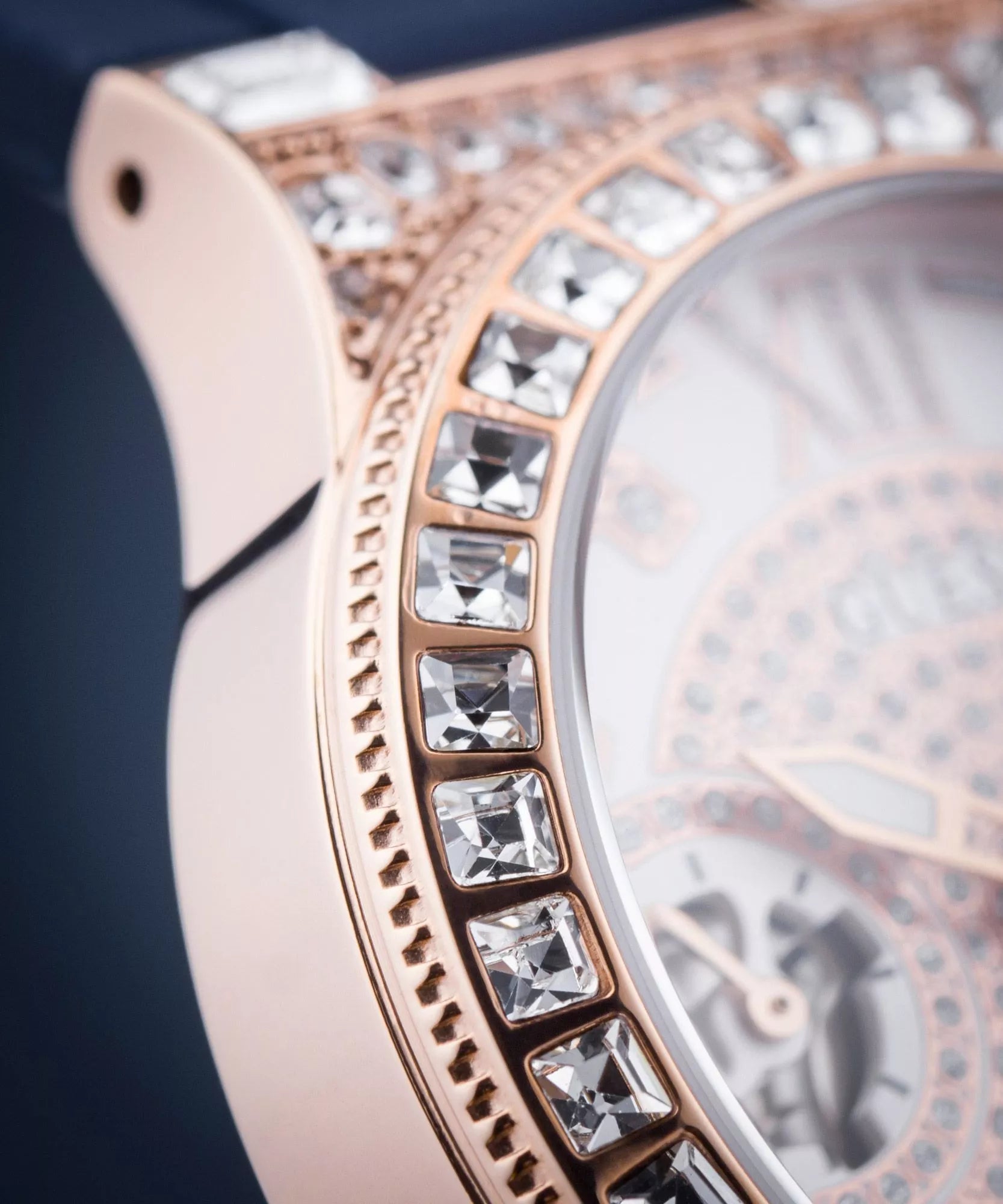 Montre Femme Guess Moonlight Diamonds White Dial Blue Rubber Strap